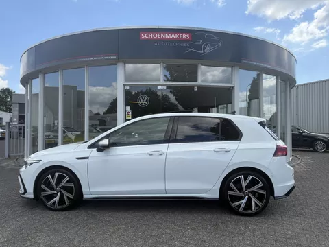 Volkswagen Golf 8 1.5 eTSI R-Line Bns